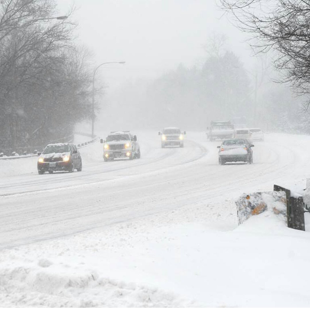 AnnasGourmetPop's tweet photo. We are closed today due to weather. Have a safe and warm day!

#snowday #2nddayofspring #march #movieandpopcorn #annasgourmetpopcorn https://t.co/et29wT6CYk