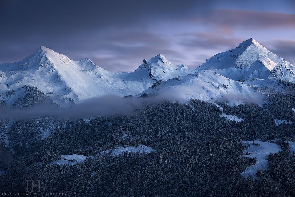 SMBIntl's tweet image. 💙The blue hour on the Aravis chain  #savoiemontblanc
📷Igor Hollman