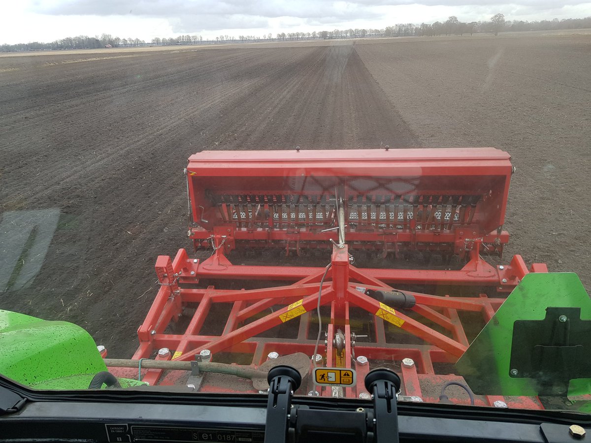 Berndsloots's tweet image. Brouwgerst zaaien #Laureate #Agrifirm #bierbewust #boerbewust
#nkg #akker