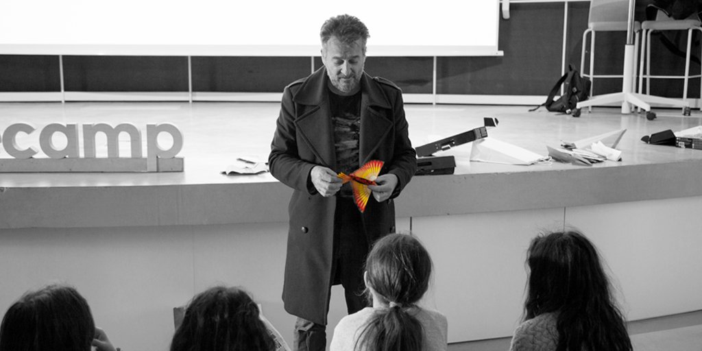 mybionicbird's tweet image. Inventor of Bionic Bird Edwin Van Ruymbeke was at @thecampProvence from which  adventurers and pioneers from all over the world set out on expeditions  to explore the future!