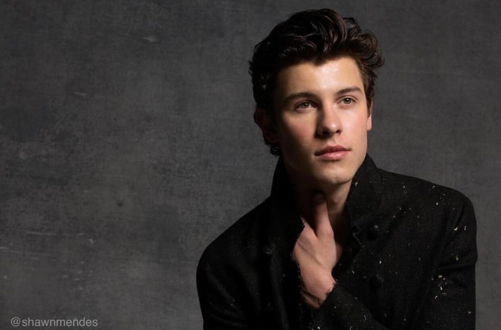 Shawn Mendes >> album "Shawn Mendes: The Album" DY0NQI3VoAEQhZ1