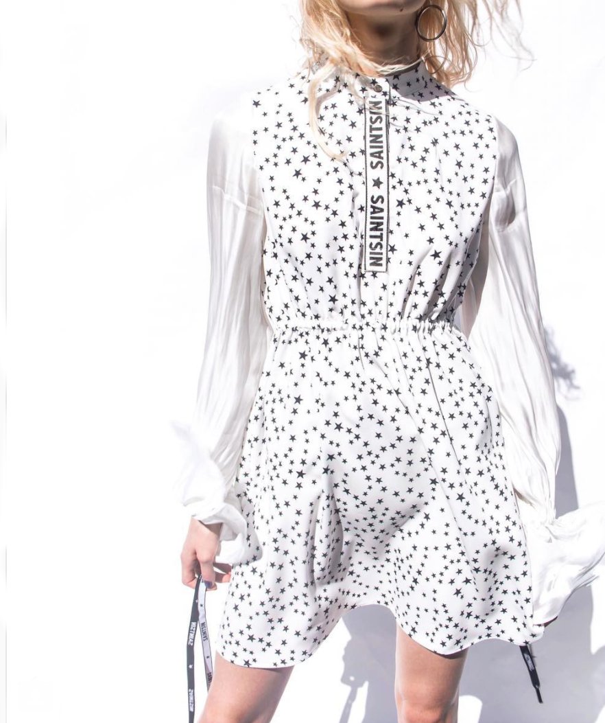 Fashion Express 西野カナ ちゃん衣装 本日の Cdtv卒業ソングsp で着用の衣装を 衣装まとめ記事に追記しました スター柄のワンピースのブランド名を紹介しています 詳細はこちら T Co 1uvjmow2kx Cdtv Cdtvスペシャル 衣装