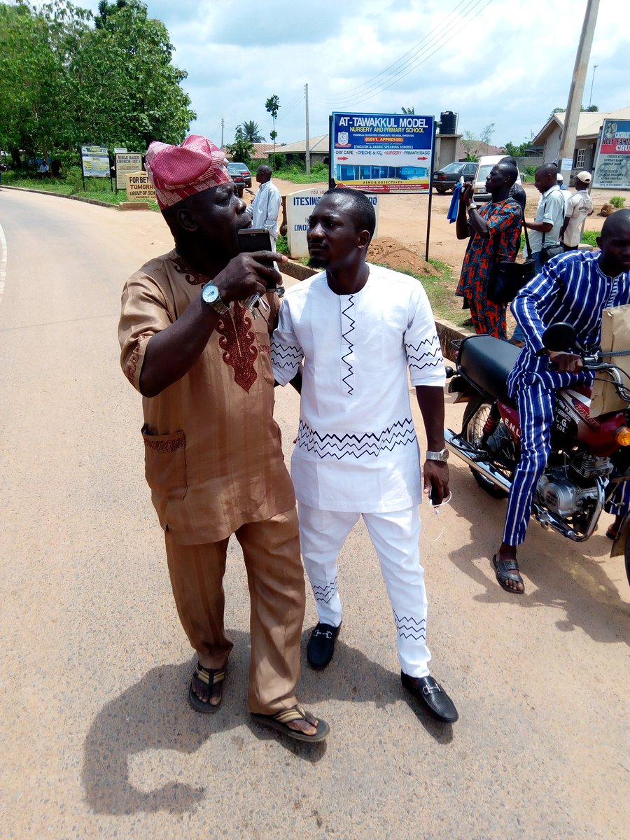 EdenorthAC's tweet photo. New 500KVA transformer has been given to Awere Community, Owode Ede as promised by Hon. Mukaila Uthman, the Executive Secretary Ede North Area Council. @holuwabukorlar @raufaregbesola @alabiwale29 @OSUN_APC @goal_Osun @ibjamiu321 @Amiloaded @OsunInformation @waliu_adesokan https://t.co/ezTmE3dfAt