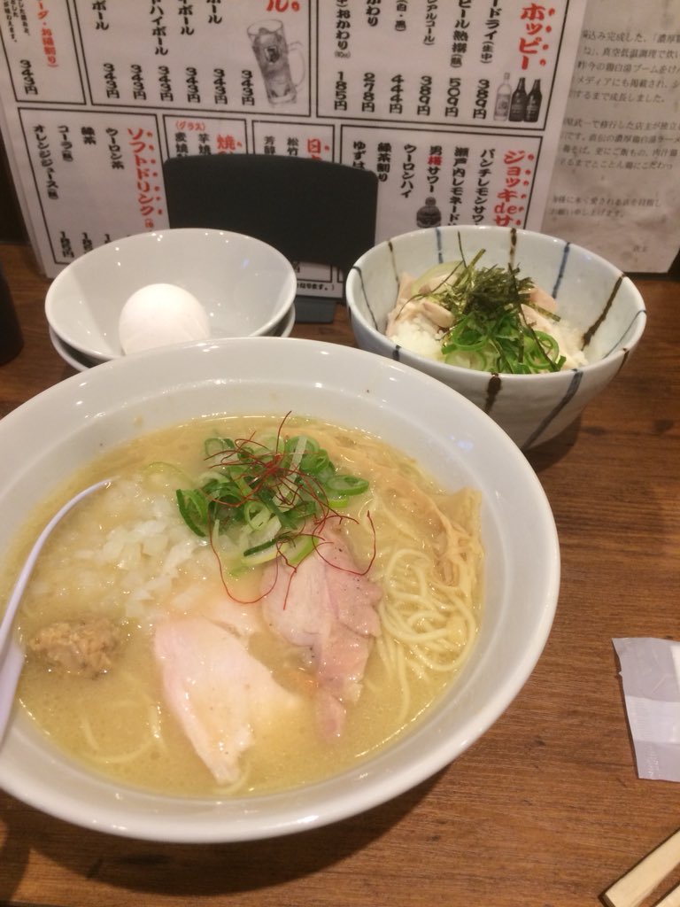 近所に出来たラーメン屋『麺屋 美風』
『麺屋 武一』の姉妹店とのことでそっくりの味でした(^^)
うまかったです(≧∀≦)

#麺屋美風 #麺屋武一 #ラーメン #濃厚鶏白湯 #戸越 #戸越銀座 #らーめん #姉妹店 #そっくり #贅沢卵かけご飯
