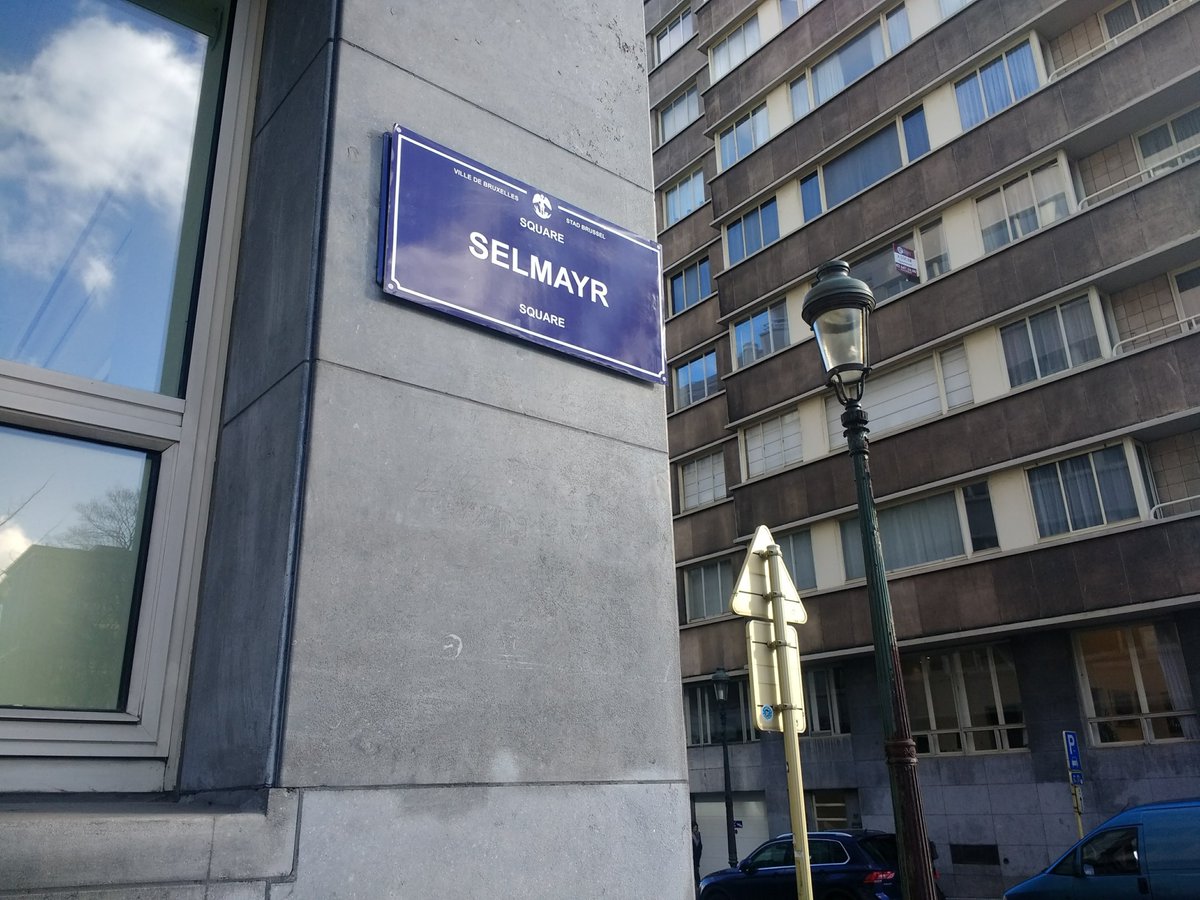 ale_matei's tweet photo. “Wait, I thought this was Square de Meeus…? #LeaveALegacy @florianeder .@alexebarker @Berlaymonster, @JamesCrisp6 @quatremer @BrunoBrussels @KaminskiMK, @MehreenKhn @MMQWalker @marcoRecorder https://t.co/rPOh2w9YW4