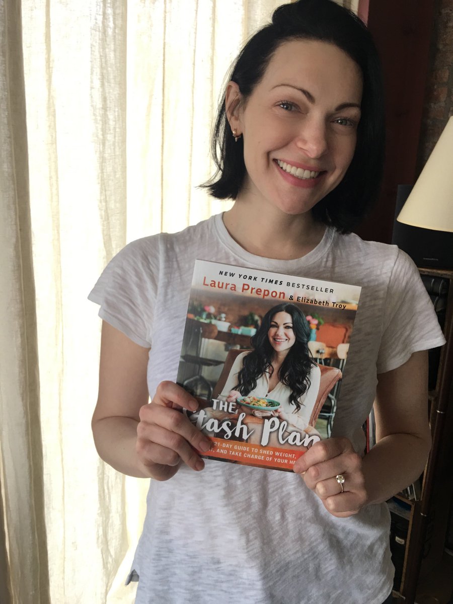 It’s the first time I’m holding #TheStashPlan in paperback! So exciting to finally have it in-hand. It’s an honor to be a @NYTimes best selling author, and I can’t wait for more of you to get this amazing info at a paperback price. Pre-order your copy at thestashplan.com
