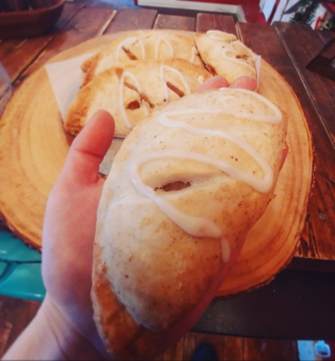 Get your hands on these bad boyzzz #applehandpies