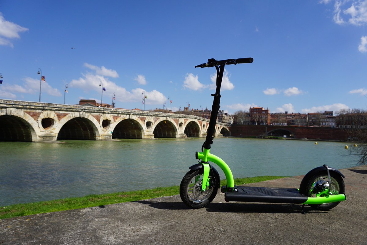 MobilityUrban's tweet photo. Au soooleiiiilll 🎶 Exposer un peu plus ma trott' au soleeeiil... ☀️
#trottinetteelectrique #printemps #Toulouse #Twair https://t.co/4Otjp1mHrp
