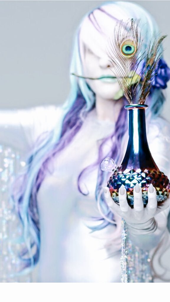 MyBudVase's tweet photo. Need help to get over #Humpday? Our exclusive #aurora smoking vase is perfect.  Not only is it one of the most #exquisite #bongs the striking #colors will enhance any home #decorating project.  #beauty is in the #eyeofthebeholder #cannabisculture https://t.co/3kU6AVyCMn https://t.co/qvNDWlte1U
