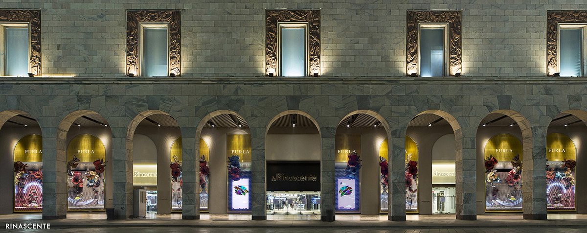Rinascente's tweet photo. Ogni vetrina una stampa differente!  Alla #Rinascente di #Milano @Furla Brocade Collection. #furlamagictales https://t.co/QyLQLD42d0