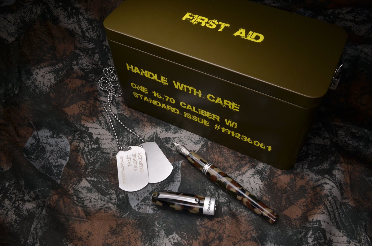 The full packaging is now in for our Fortuna Camouflage. This beautiful photo was captured by our friends @montegrappataiwan 🖋🇮🇹✒️🖋🇮🇹✒️🖋🇮🇹✒️🖋🇮🇹✒️
#montegrappa #italy #writing #camo #ink #style #pen #green