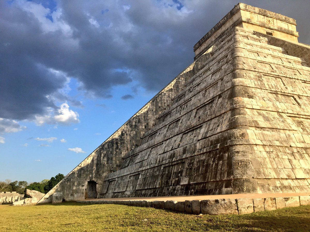 Sonia_Dridi's tweet photo. Tourists gathering to see the feathered serpent at Chichen Itza : it reveals itself only twice a year at the Spring and Fall Equinoxes - weβve been lucky to be there during the spring equinoxe this year #mayanmagic #mexico https://t.co/BmYE36kA8E