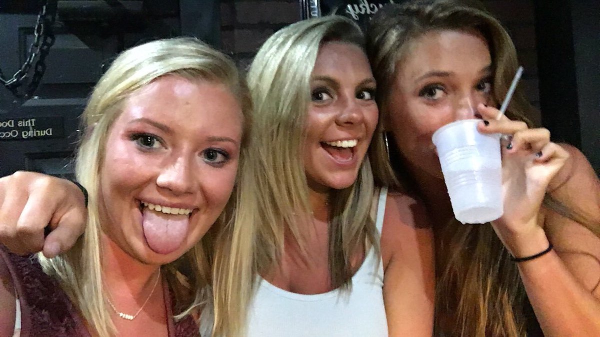 meremere05's tweet photo. I miss my friends @ashtonnrawlss @gracevezinaa 😪 https://t.co/qRBTd5xT5M