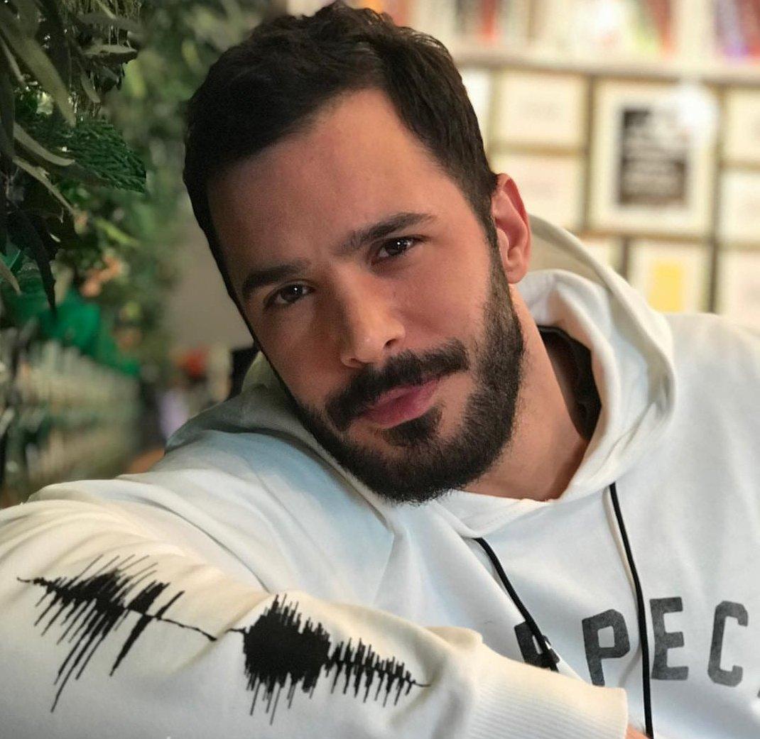 barisarducfanr1's tweet photo. New Balance'ın yepyeni Barış Arduç'un imzasını taşıdığı koleksiyon bugün tüm mağazalar da! 

#BarisArduc #BarisArducXNewBalance https://t.co/MuqMiHUuWX
