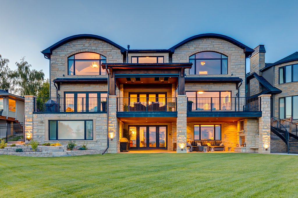 McKinleyMasters's tweet image. We are extremely honored to receive 2 @BILDCR nominations in the Best New Home 2.3 million and over category. Extended thanks to our customers, employees and trades for all their continued support. #YYCbuilder  #yycre
