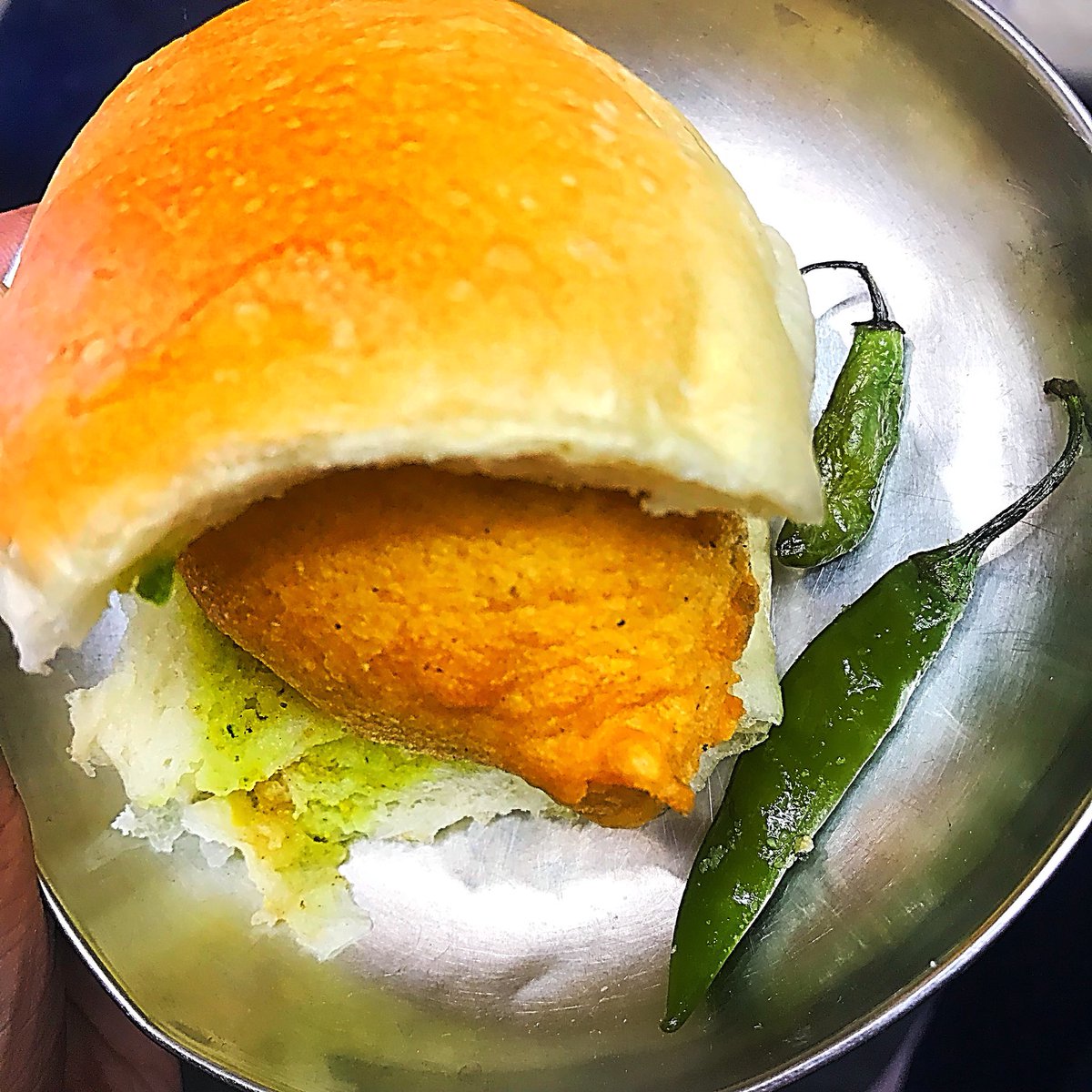 liketochewit's tweet photo. Did I just say Vada Pav?! 😜🍔
.
.
.
.
.
.
#vadapav #streetfood #mumbaistreetfood #foodie #foodlover #foodforlife #fforfood #yummyinmytummy #foodgasm #foodcoma #instagram #instafood #foodporn #igfood #nomnom #yumyum #foodielife  #goodfoodgoodlife #foodblogger #mumbai #mumbaifood https://t.co/VSNytoQv9T