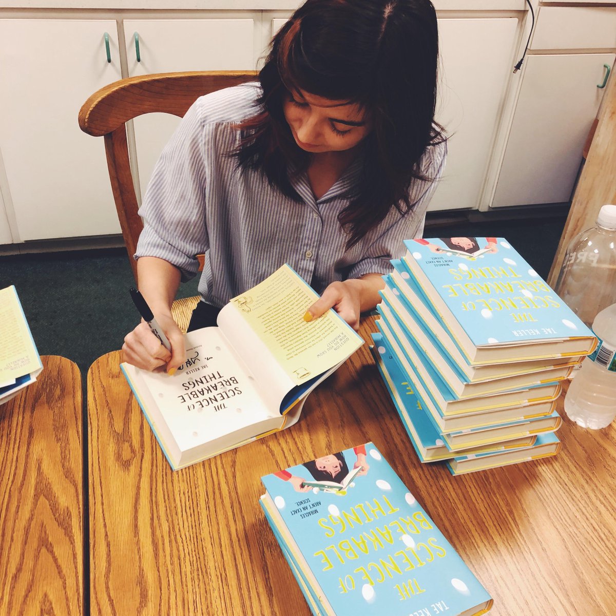 verobooks's tweet photo. We have @taekeller in the house signing copies of #TheScienceofBreakableThings! https://t.co/ImEuoy3SDg