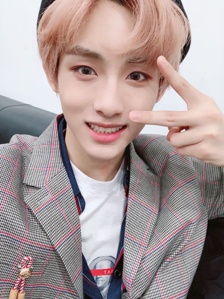 NCTsmtown's tweet photo. 터치 터치 Yeeeeeeeh～✌🏻✌🏻-윙끄 https://t.co/4Bra4eypPd