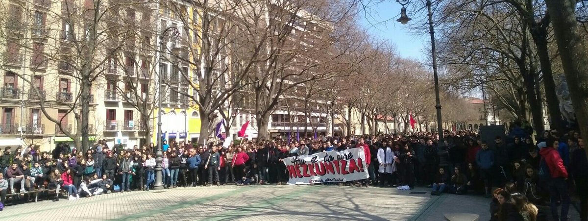 Zorionak, oztopo guztien gainetik, Euskal Herriko kaleak hartu dituzuen ikasle iraultzaile guztioi! Argi geratu da ikasleok egungo hezkuntza-sistema gainditzeko prestutasuna badugula! Gora Ikasleon Borroka! #IkasleGreba