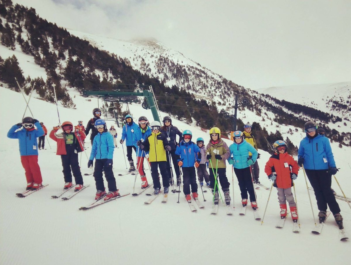 Perquè els #fondistes també fem #esquíalpí... Dia a @vallter2000 amb pares/mares i corredors/es!!

#cenapower #cenainclusiu