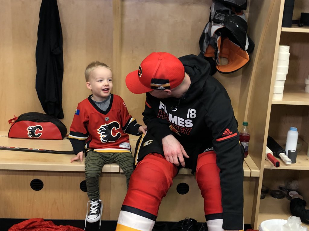 Elliot Stajan is hanging out with his dad this morning at the rink! https://t.co/hRySOSbMIR