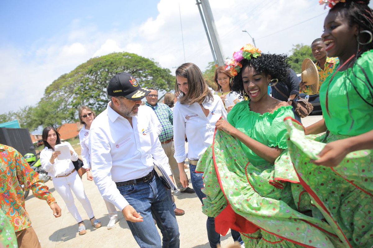 Mineducacion's tweet image. La educación es el motor que potencia esa determinación que nos empuja a no desfallecer. #EducaciónParaElProgreso