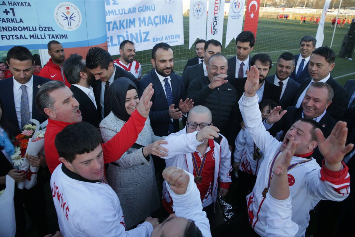 OA_BAK's tweet photo. Böylesine önemli bir günde özel sporcularımızla bir araya gelmekten büyük mutluluk duyduk. Her zaman yanlarında olmaya devam edeceğiz.

#DownSendromuFarkındalıkGünü https://t.co/e3Pqe1VM4G