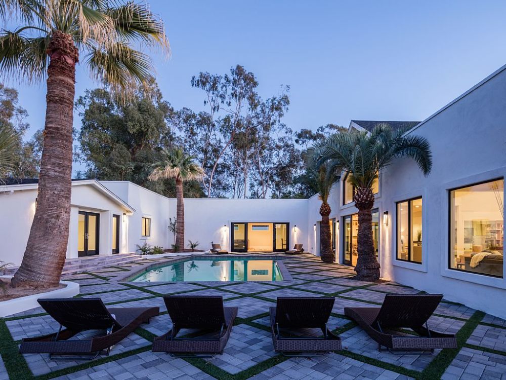 clanventure's tweet photo. #Phoenix oasis. Bring the family! https://t.co/Ijiejp1RZt #vacationrental #familytravel #takethekids https://t.co/ISih4u8GnU