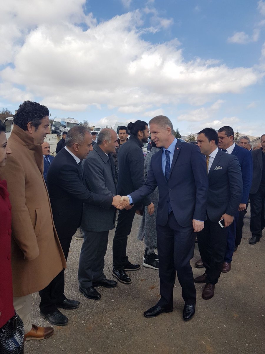 SivasKYGM's tweet photo. Ben giderim adım kalır 
Dostlar beni hatırlasın;
Demişti Halk Ozanı Âşık Veysel...
Şarkışla yurdu öğrencilerimizde unutmadıklarını göstererek Âşık Veysel' in kabrini ziyaret edip dua ederek yaad ettiler. https://t.co/Z2BohVGPMh