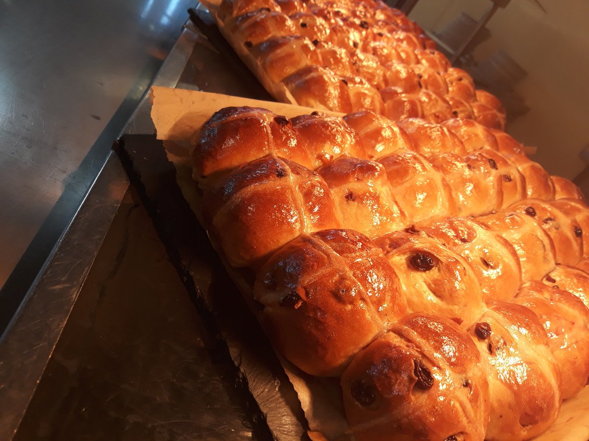 MarkAtk11580716's tweet photo. Hot Cross Buns 💖💖💖 @ian_wright1 @RachaelClarke19 https://t.co/S5s00Y14Ze