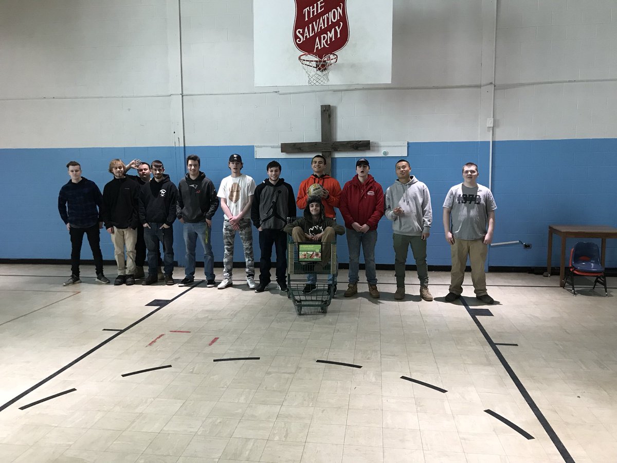 RaiderNationSHS's tweet photo. Great job at the Salvation Army volunteering! https://t.co/nJ12mbE6sk