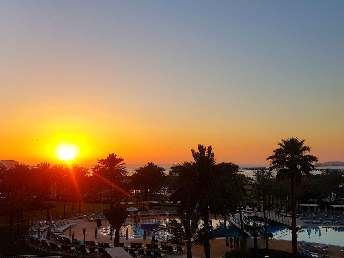 KcChana's tweet photo. Last sunset. Gonna miss this view. https://t.co/XdjjwHsFNy