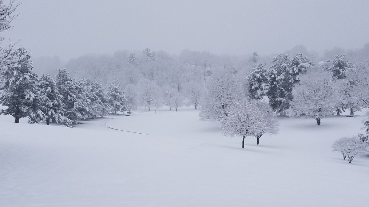 HValleyCC1949's tweet photo. Not exactly the spring day we were hoping for...
The golf course and practice facilities are closed today BUT Tennis will have its regular schedule and the Clubhouse is open for lunch and Family Meals To Go tonight. Call for more info! ❄️ https://t.co/9ThdgHTcpn