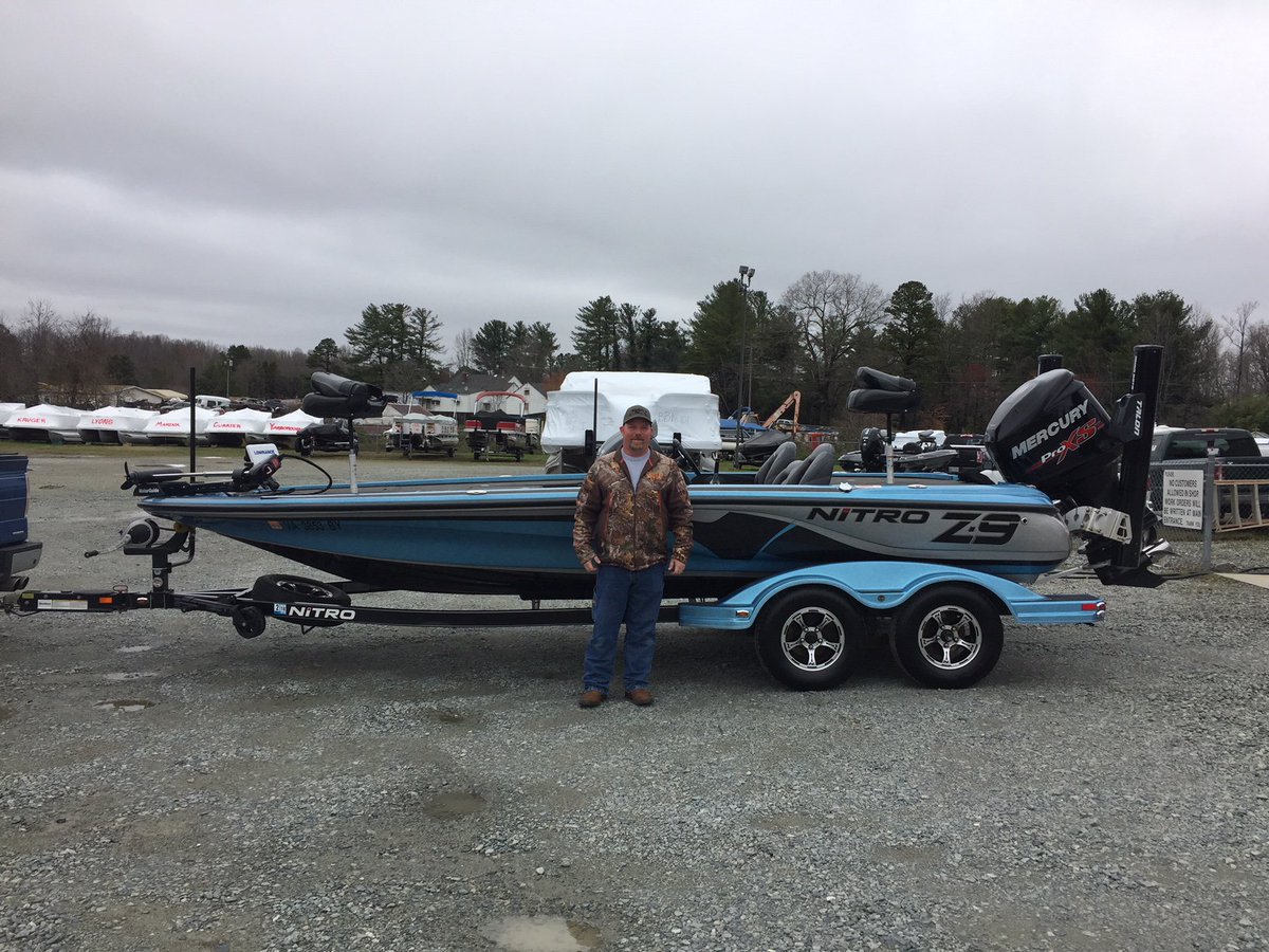 Congrats to David Burris on his purchase of a beautiful 2015 <a href="/NitroBoats/">Nitro Boats</a> Z9!! #fishinglife #newboat #lovethatcolor