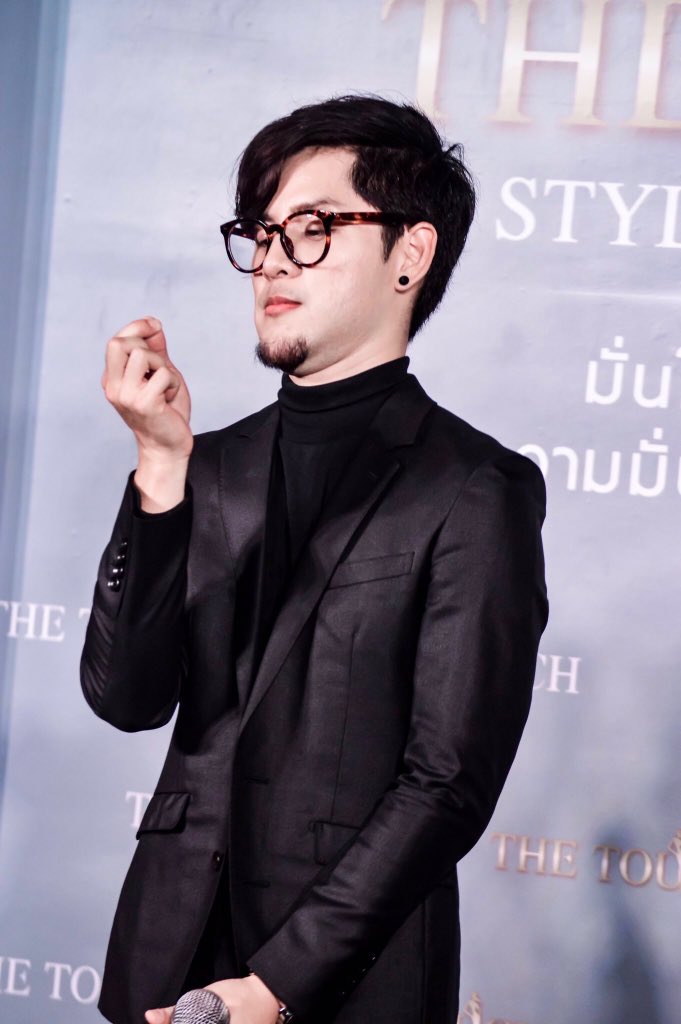 bunnybebunny's tweet image. เห็นท่า #microheart ใน #นอนบ้านเพื่อน วันนี้แล้วนึกถึงท่าบี้มดในตำนานของพี่เค้า😂 #TomIsara