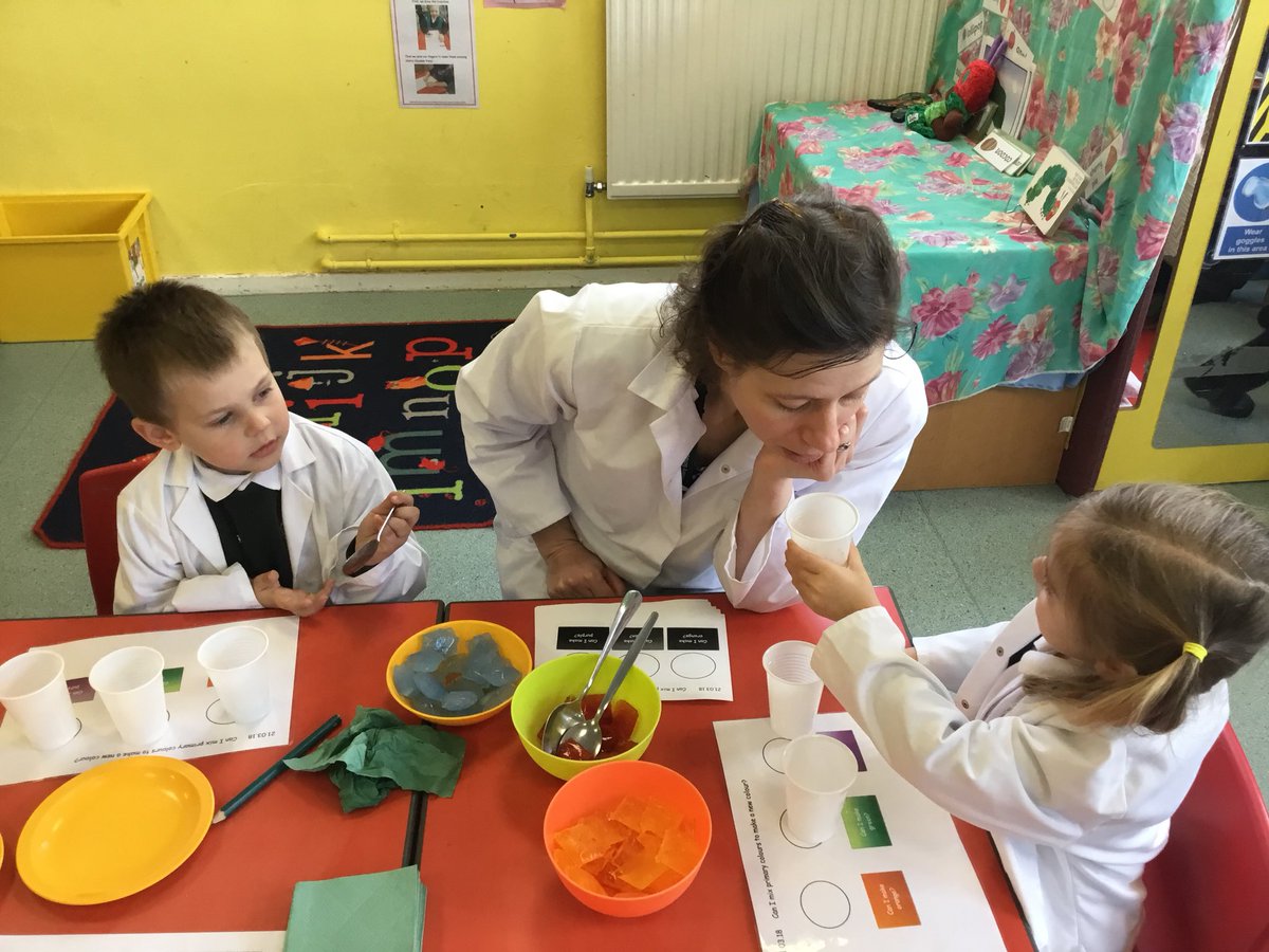 G_M_P_SClassRCH's tweet image. What would happen if we mixed different coloured ice cubes? #awesomescience