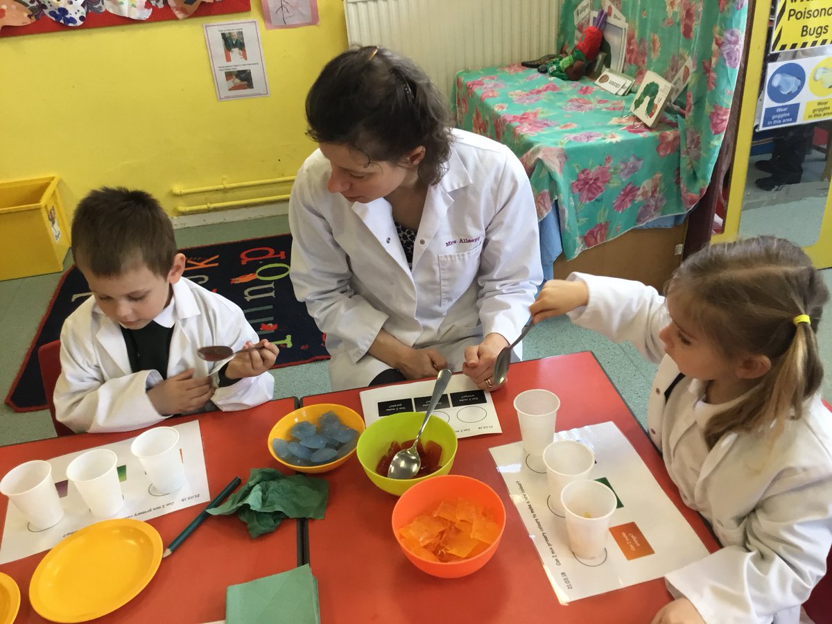 G_M_P_SClassRCH's tweet image. What would happen if we mixed different coloured ice cubes? #awesomescience