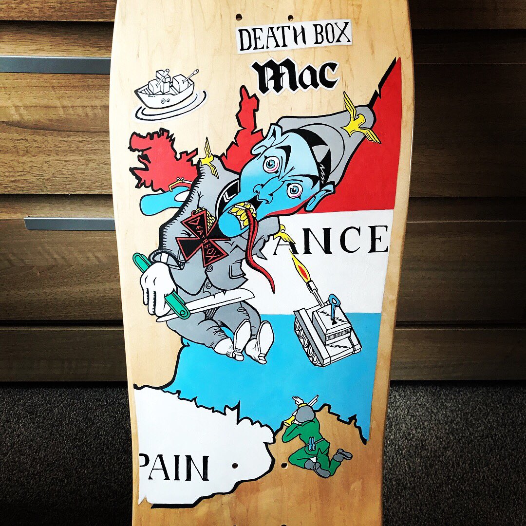 GrahamBArtist's tweet image. Another hand painted Death Box replica completed today. #Deathbox #oldschool #Replicas #acrylicink #art #skateboardart #skate