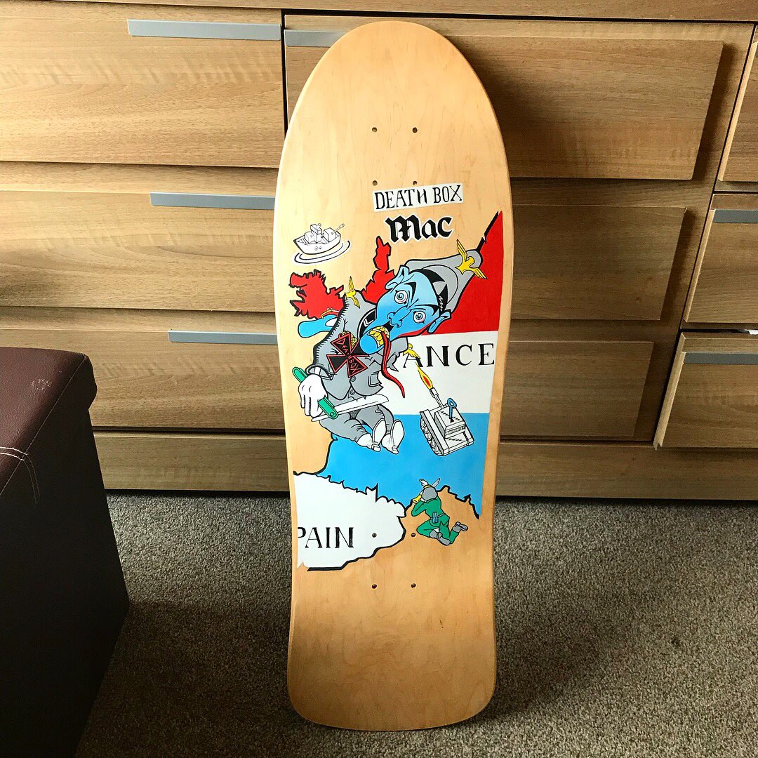 GrahamBArtist's tweet image. Another hand painted Death Box replica completed today. #Deathbox #oldschool #Replicas #acrylicink #art #skateboardart #skate