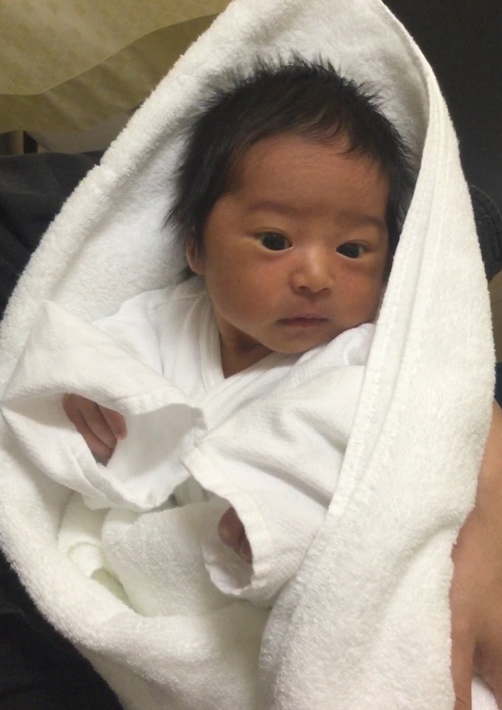 みさっちょ𓃲 息子4歳 我が子劇的ビフォーアフター 生後1日目 100日祝 色黒のモンチッチだったのが人間の子になった T Co J9vuwh6hhu Twitter