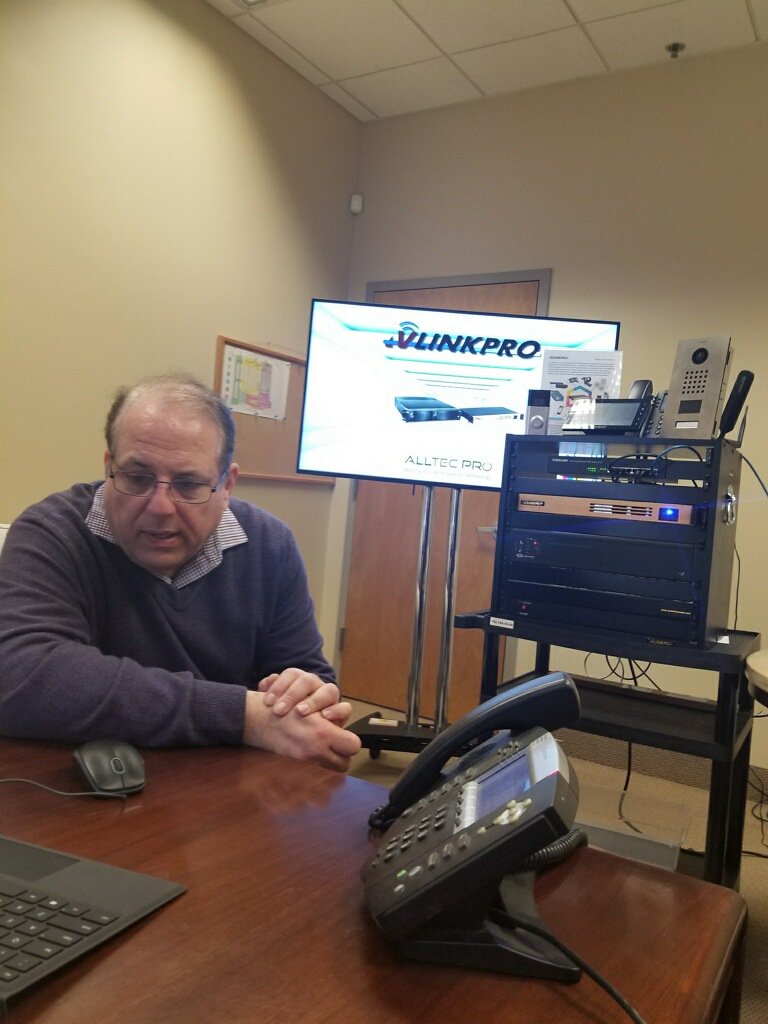 AlltecPro's tweet image. The team @alltecpro conducting a product webinar for the #AVLinkPro with @SapphireMkt  #avtweeps  #makingmoves #siperver @Vanessa_in_ce