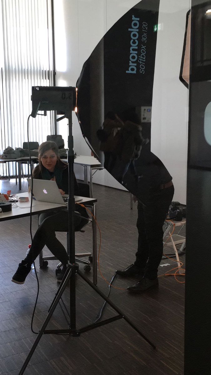 Damit unsere Studis gut ins Berufsleben starten: #CV Check und professionelles Fotoshooting am #CareerDay #FHNW #studentlife
