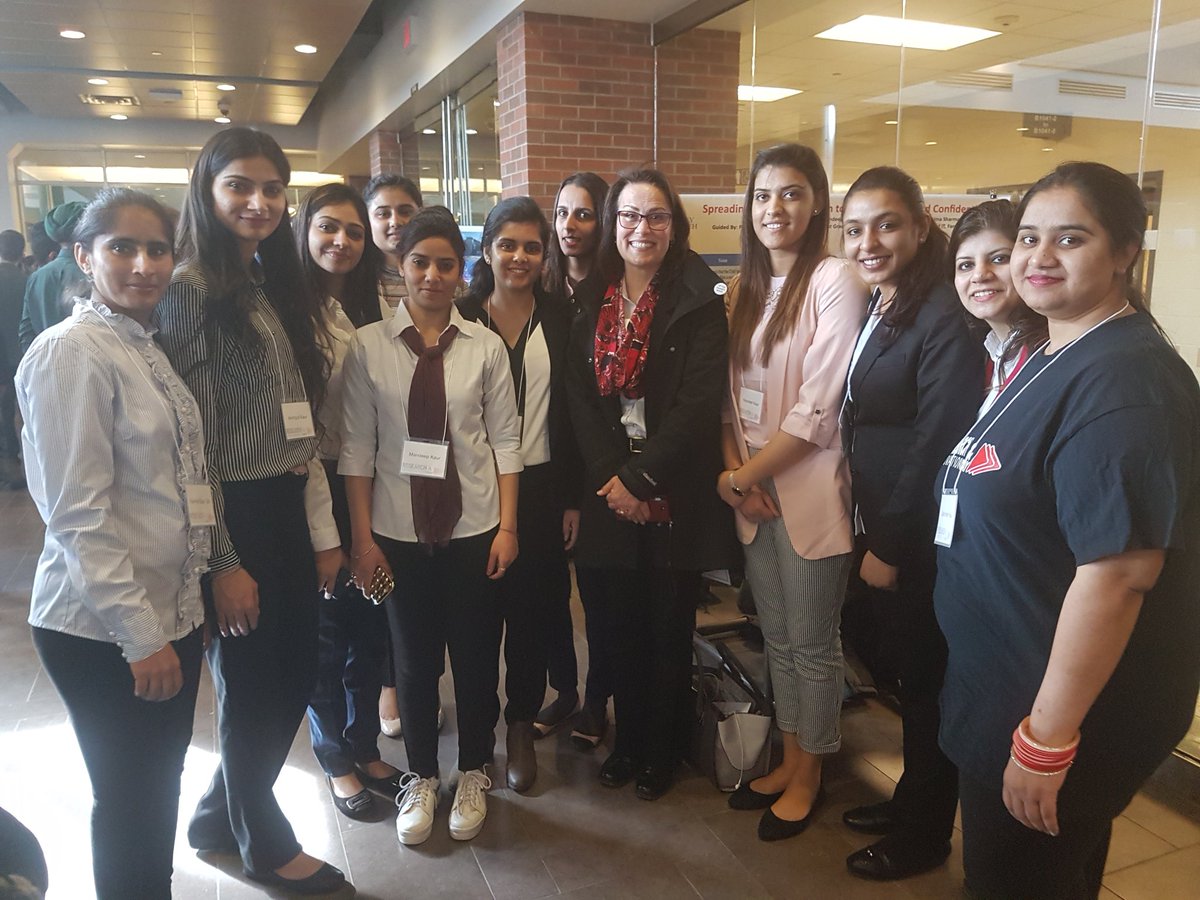 DeCiccoBest's tweet photo. Welcome @MaureenPCassidy visiting @FanshaweCollege @RFanshawe for our annual Research innovation day. Great turnout of students and faculty #RID2018. https://t.co/rPM7YMPnV6