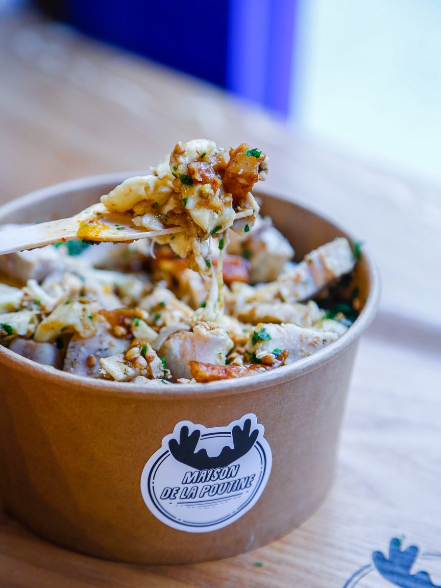 SmileBuzzFrance's tweet photo. RT @MaisonPoutine: La définition du foodporn? La recette coquette #maisondelapoutine #foodporn https://t.co/KRaK6FjaUp