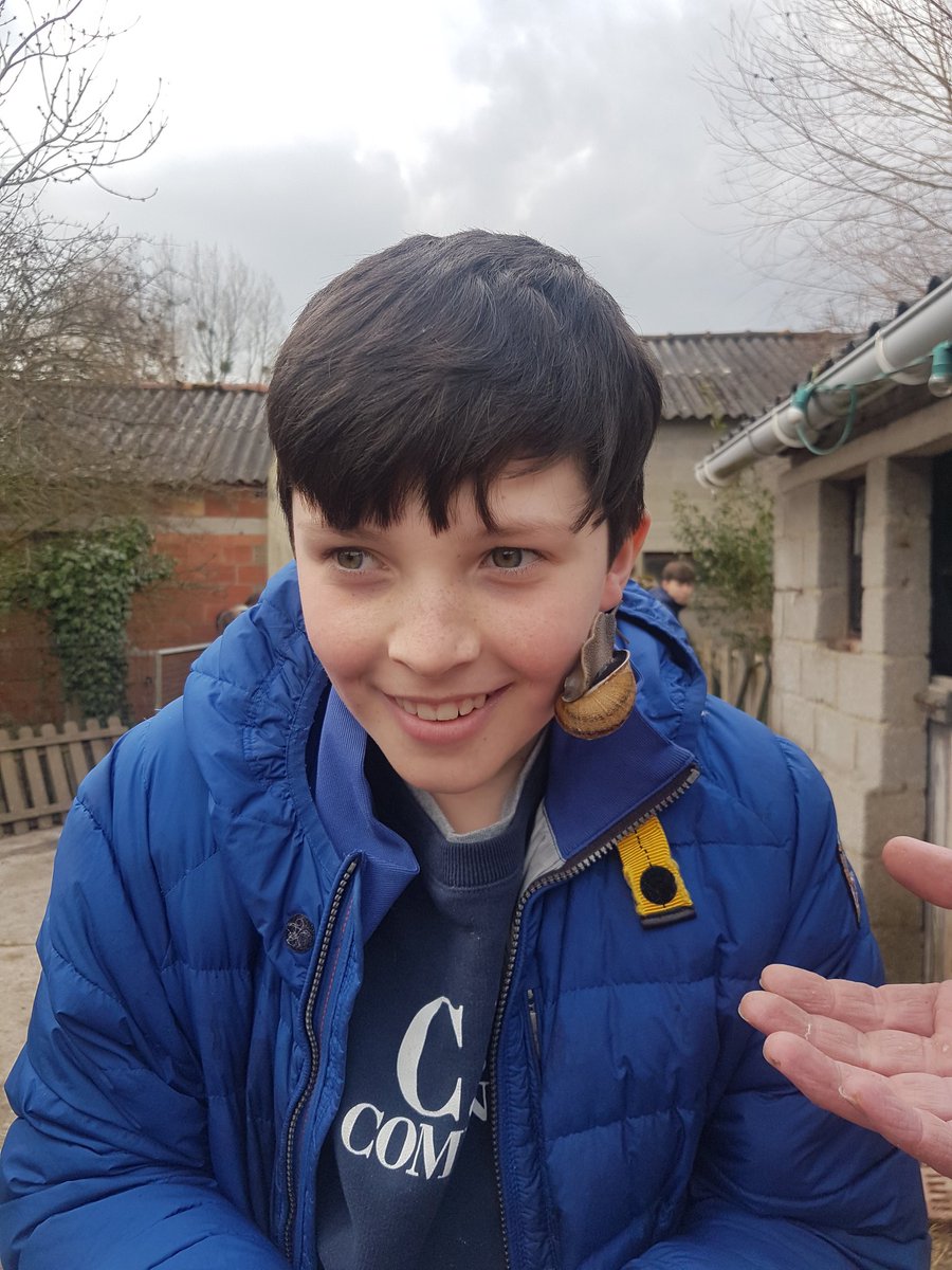 BeckMFL's tweet image. Lewis testing the anti wrinkle properties of snail slime #France2018