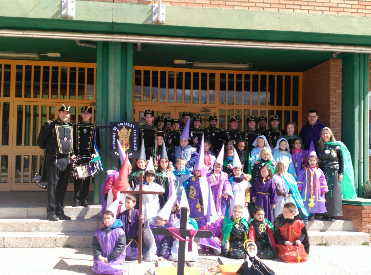 AM_StaVeraCruz's tweet photo. La Agrupación Musical, ayer en su participación, para el colegio “Pradera de la Aguilera”. Villamuriel de Cerrato (Palencia). 
Ha sido un placer darles una sorpresa a los niñ@s y poder disfrutarlo con todos vosotr@s. https://t.co/2uALbSWz2M