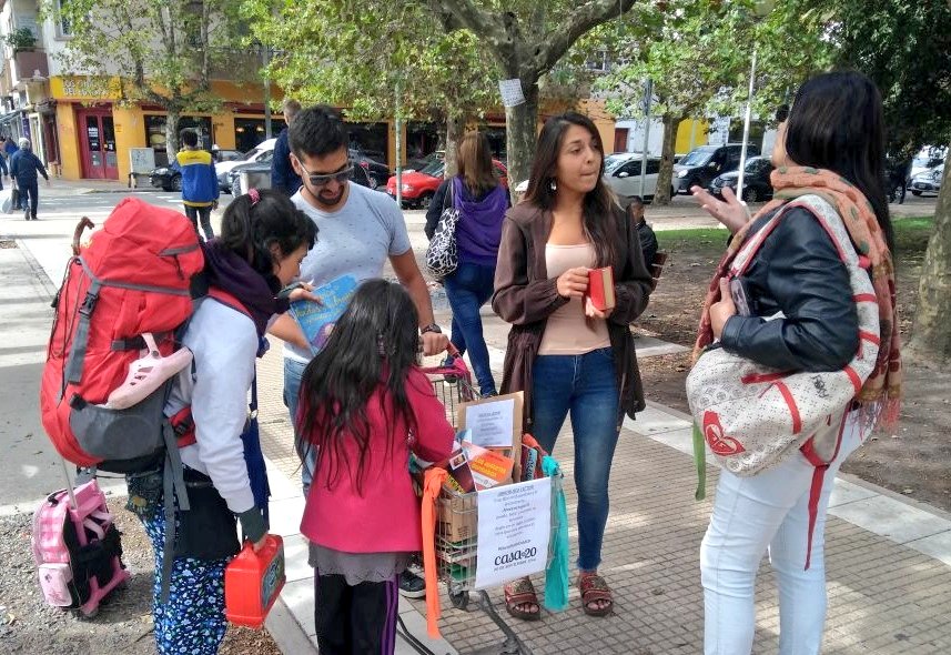 JulioRomero_mdp's tweet image. #Ahora con el #LibroMovil de @CasadeVeinte estamos sembrando libros por Av. Luro. #LIBROSPERDIDOSMDP // @MMariaDivi