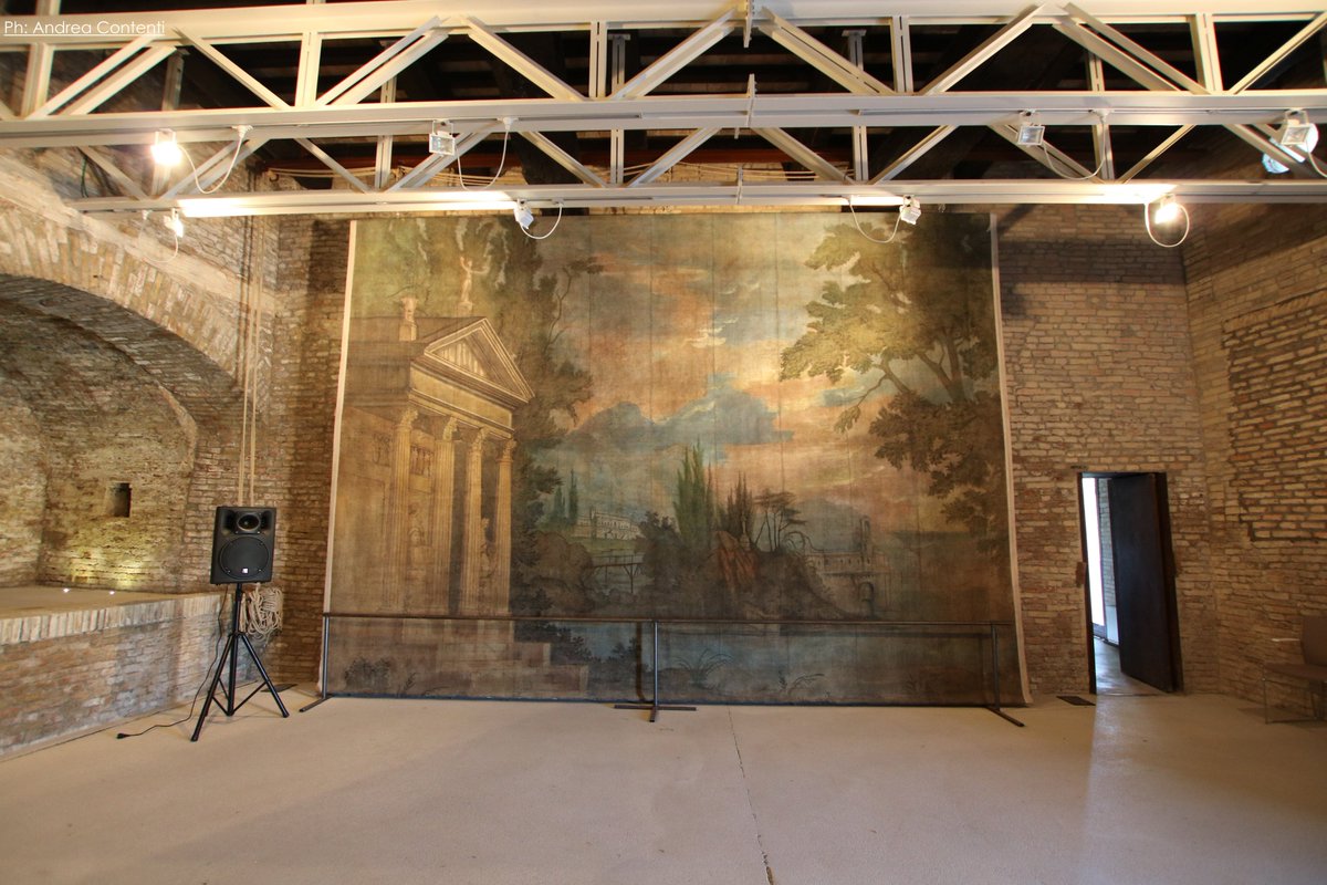 PLCartoceto's tweet photo. Domenica accolto un gruppo di turisti romani, guidati dallo storico dell'#arte Valerio Vernesi, per una visita al meraviglioso #Teatro del #Trionfo di #Cartoceto. Per vivere la stessa emozione, contattaci e prenota un tour guidato!
Tutte le #info sul nostro sito! https://t.co/lzHFUQGQgo