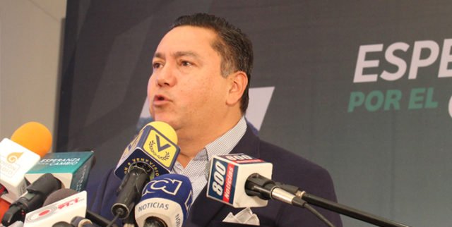 eecradio's tweet photo. Bertucci en gira de medios
“Le doy más crédito a Leopoldo López que a aquellos políticos que dejaron el país”
(Prensa Esperanza Por El Cambio – 20 de marzo 2018).- “Le doy más crédito a Leopoldo López que a aquellos políticos que se fueron”, afirmó el candidato Javier Bertucci.. https://t.co/xtk5DjPRsj