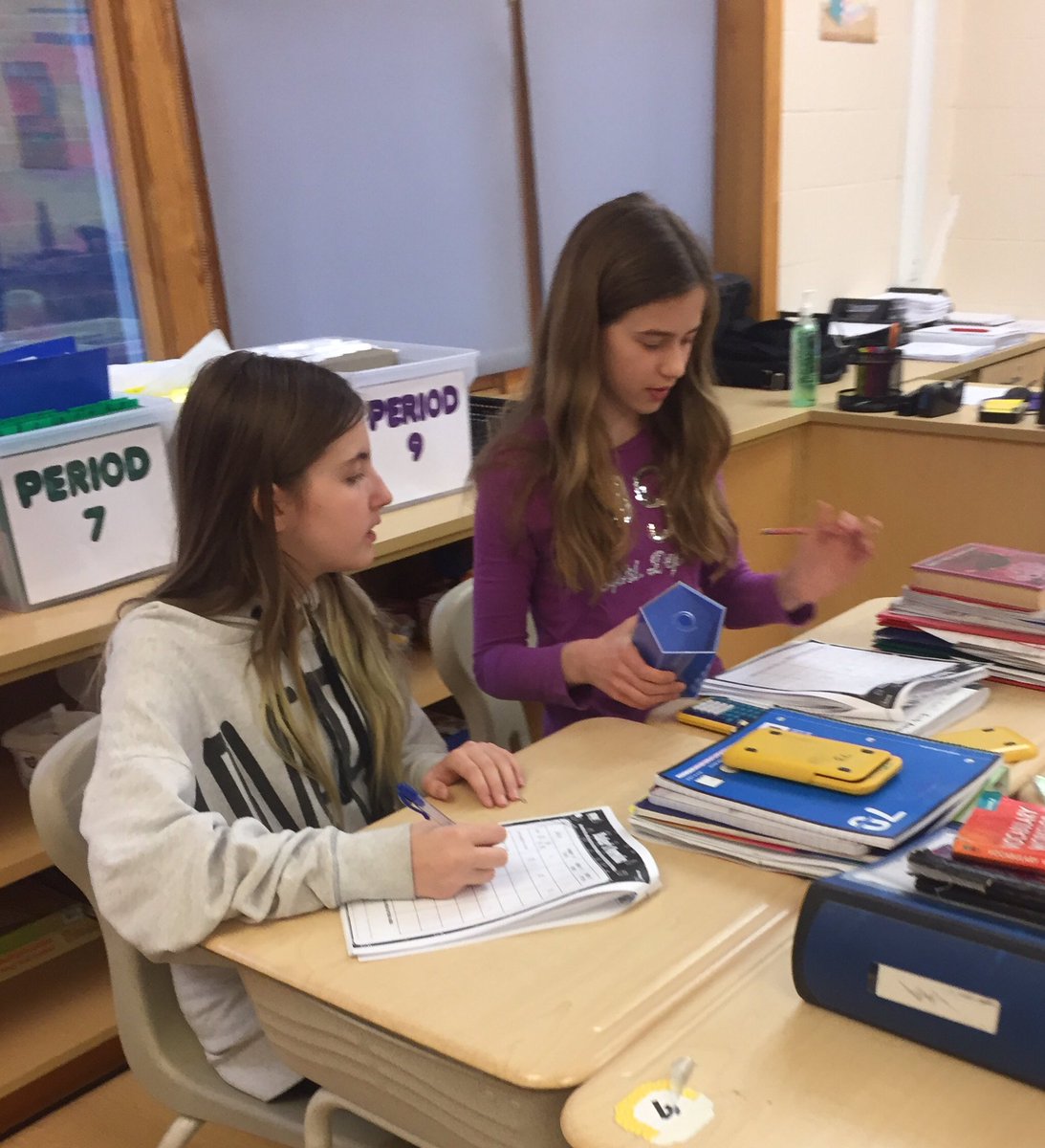 Mr_Roche6's tweet photo. Hands on learning with our 3-Dimensional shapes @c_hansen21 @HBMS_Booras https://t.co/aCQ83nU4I2